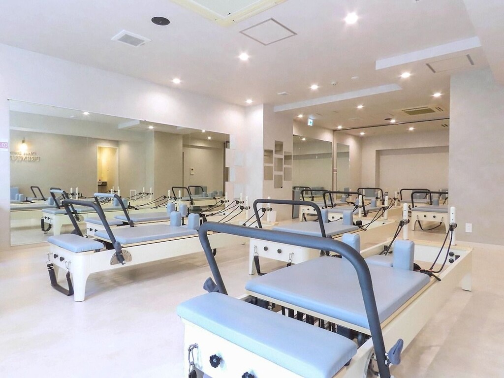 Premium Machine Pilates白金本店｜少人数制で白金エリアで7年以上の営業実績を持つグループピラティス